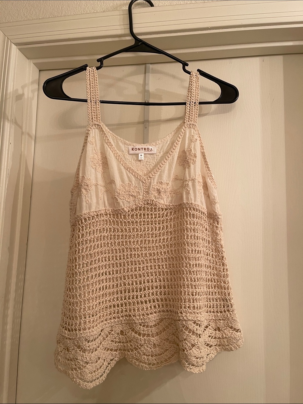 Kontrol Cream Crochet Lace V-Neck Camisole